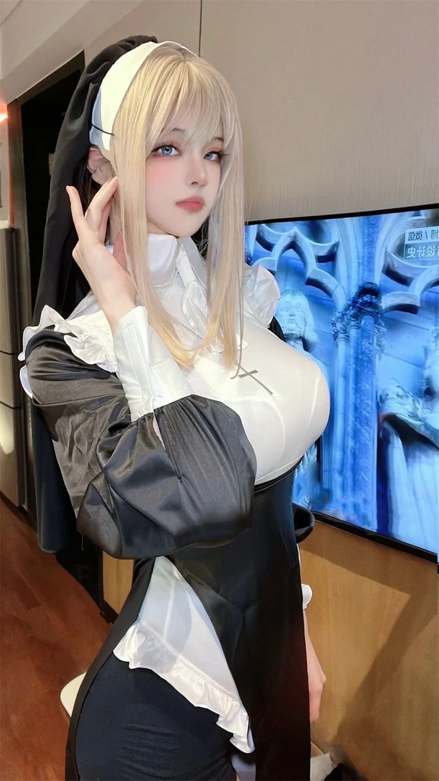小饱littleky凹凸身材修女