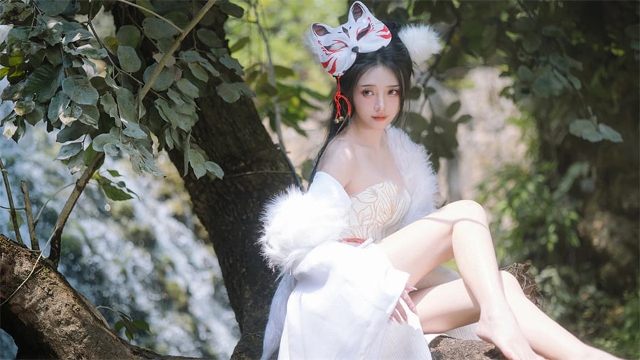 走路摇zlycosplay逆水寒白狐