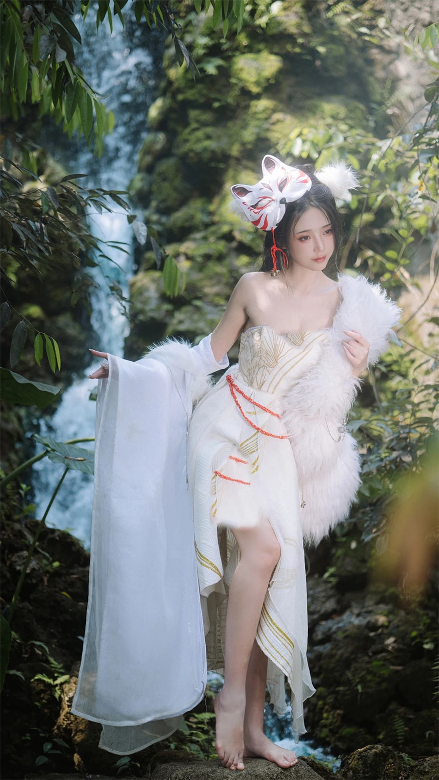 走路摇zlycosplay逆水寒白狐