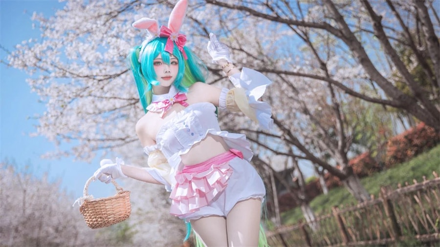 墨色的团子_墨舒cosplay初音未来