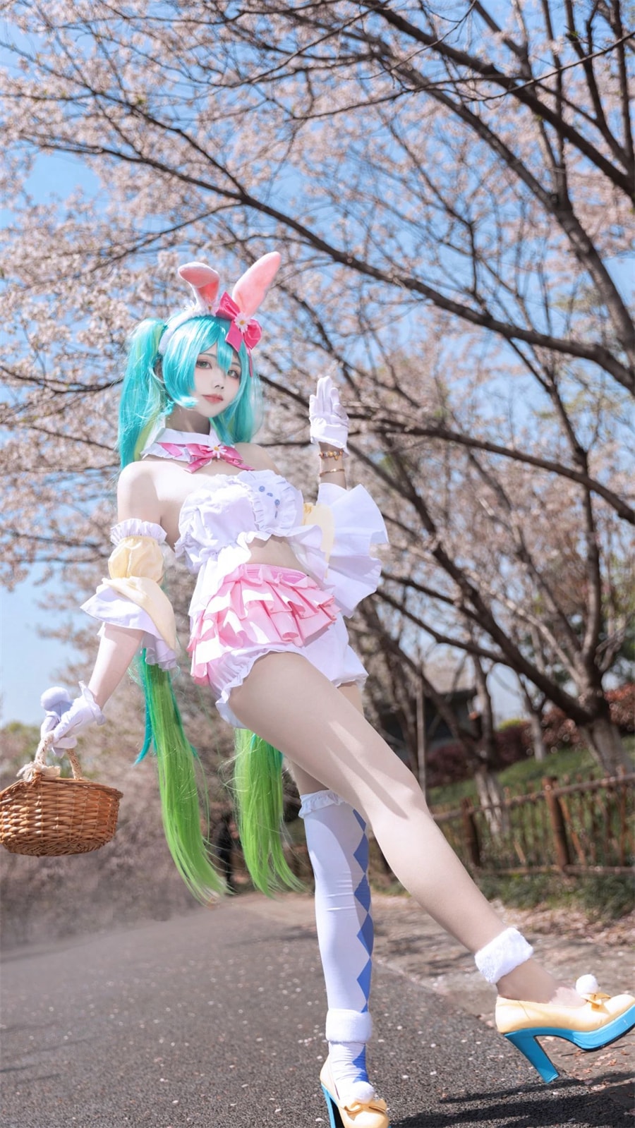 墨色的团子_墨舒cosplay初音未来