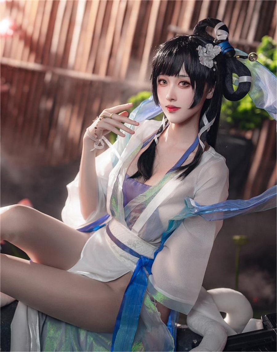 比比骨骼精 QwQ cosplay  95式白蛇